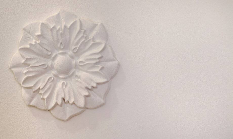 Nowoczesne sztukaterie: Jak wprowadzić elegancję do współczesnych wnętrz?