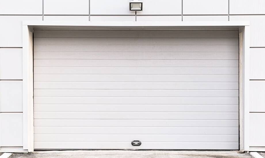 Różne typy bram garażowych – jak dopasować napęd?