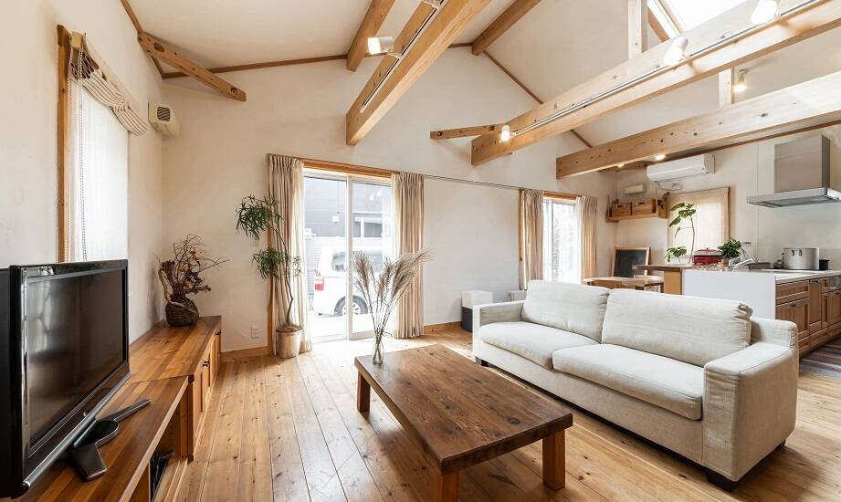 Belki drewniane jako elementy wystroju ekologicznych wnętrz