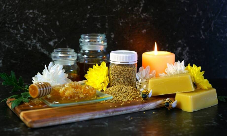 Wpływ wielokwiatowego miodu na zdrowie skóry – fakty i mity