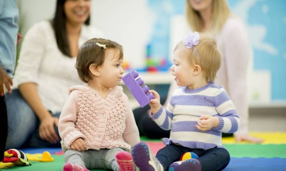 Jak integracyjny żłobek wspiera emocjonalny rozwój dzieci?