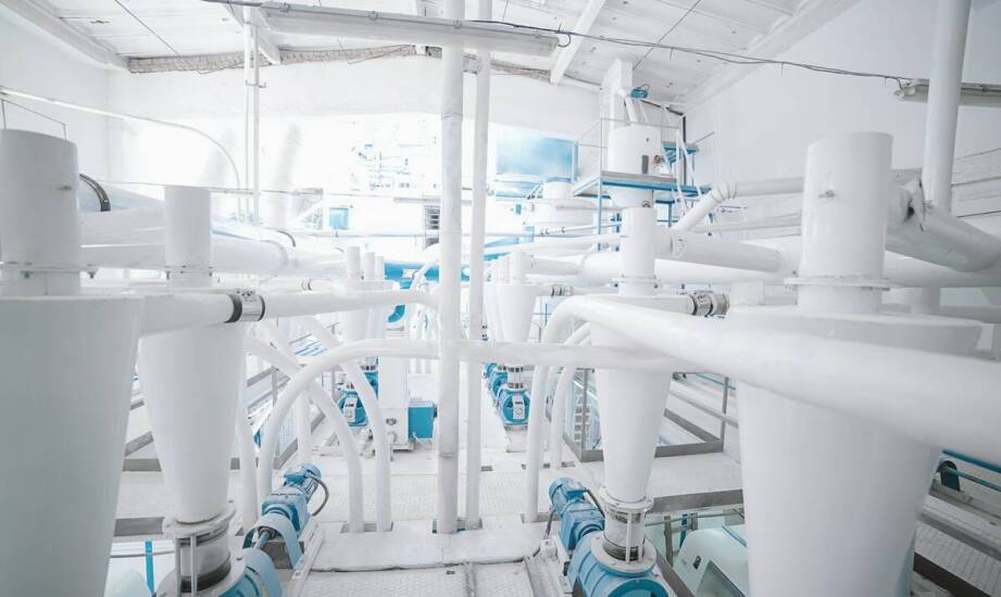 Jak wielodrogowe rozdzielacze usprawniają transport materiałów sypkich?