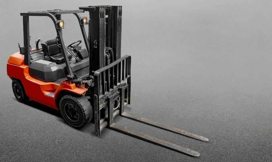 Jak odpowiedni dobór dodatkowego osprzętu wpływa na funkcjonalność wózków widłowych?