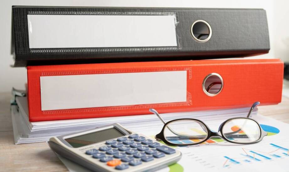 Jak reklamowe segregatory mogą wspierać Twoją strategię marketingową?