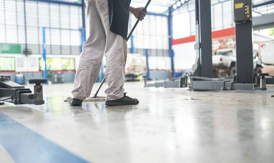 Impregnaty do posadzek: ochrona i wydłużenie żywotności użytkowych powierzchni