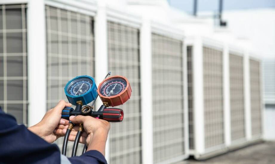 Serwis klimatyzacji: jak napełnienie czynnika chłodniczego poprawia wydajność?