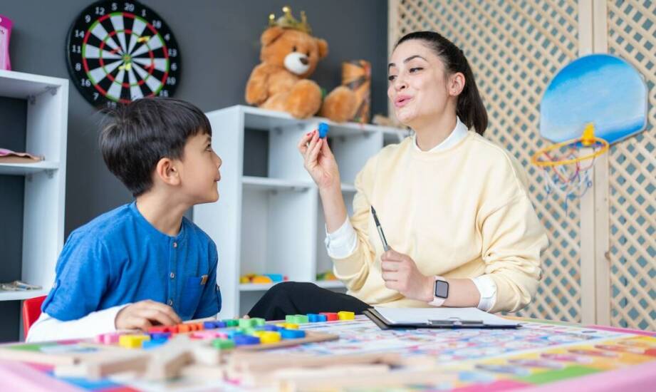 Jakie umiejętności rozwija terapia odruchów metodą INPP u dzieci z problemami z koncentracją?