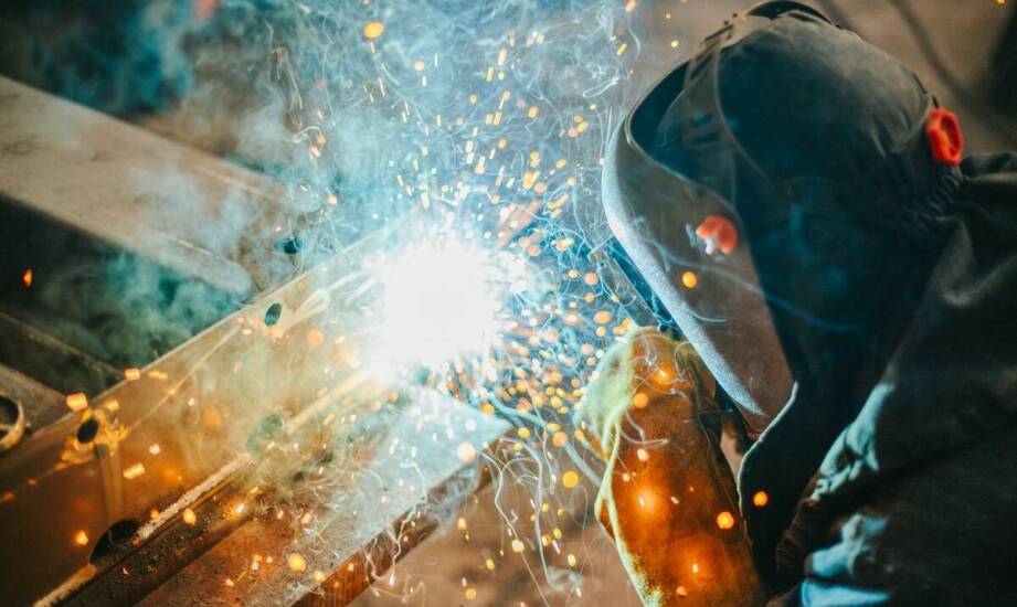 Jak stal czarna przyczynia się do innowacji w przemyśle ciężkim?