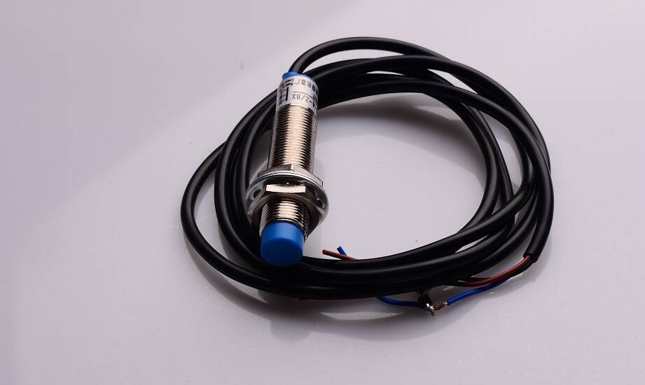 Nowoczesne rozwiązania dla automatyki przemysłowej: czujniki indukcyjne