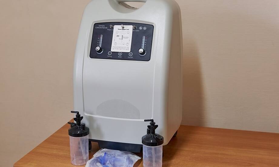 Jakie są różnice między stałym a przenośnym koncentratorem tlenu w ofercie wynajmu?