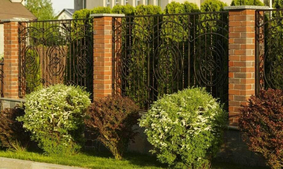 Jakie korzyści niesie ze sobą wybór metalowych nowoczesnych ogrodzeń?