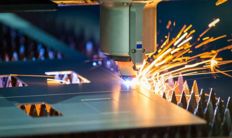 Jak wycinanie blach przyczynia się do energetycznej efektywności w produkcji?