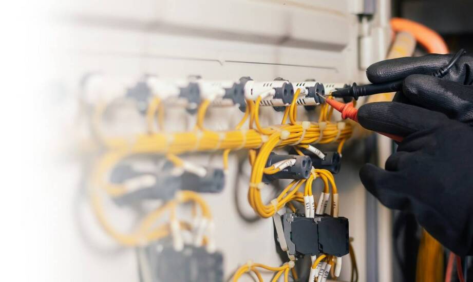 Jak spawanie światłowodów wpływa na jakość internetowych połączeń?