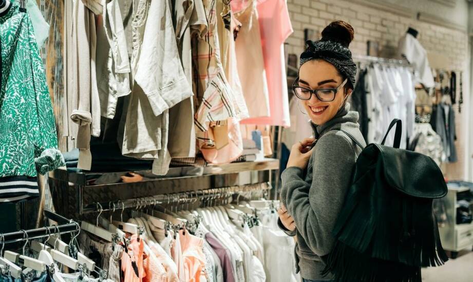 Damskie dresy jako hit sprzedażowy - co przyciąga klientki?