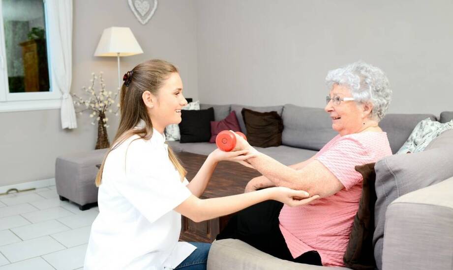 Znaczenie rodzinnej atmosfery w domu opieki z rehabilitacją