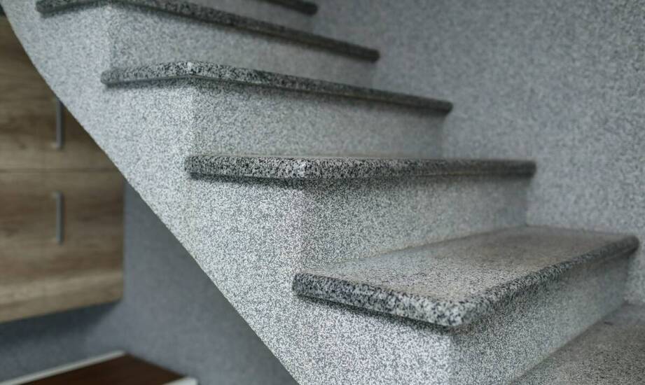 Zastosowanie antypoślizgowych taśm w komercyjnych przestrzeniach – co warto wiedzieć?