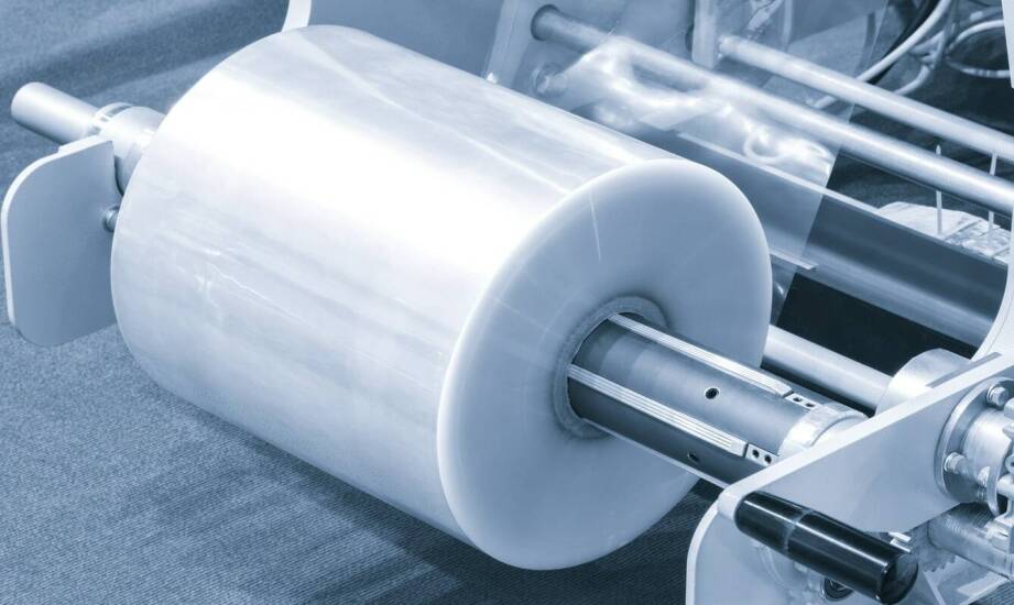 Zastosowanie polietylenowej folii w przemyśle – co oferuje producent folii?