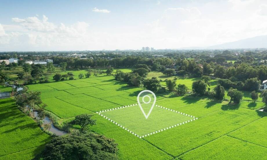 Jakie prawne aspekty wpływają na operat szacunkowy nieruchomości rolnych?