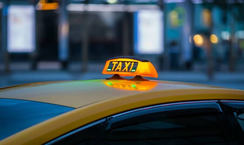 Tanie taxi – co wpływa na konkurencyjność cen tych usług?