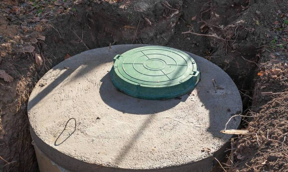 Betonowe szambo a jego wpływ na gospodarkę wodną w domu