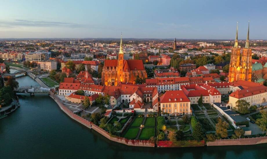 Jak wykorzystać filmy z drona do promocji historycznej architektury