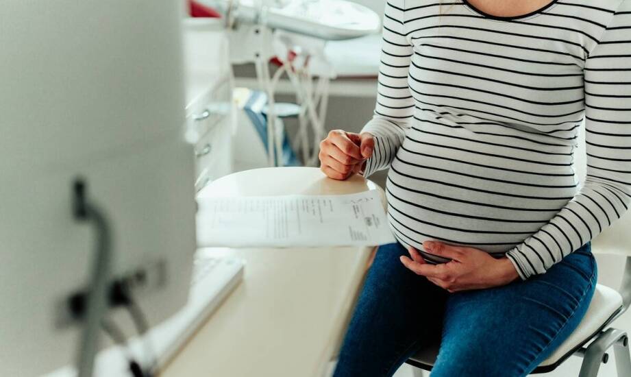 W jaki sposób genetyczne testy mogą wspierać zdrowie matki i dziecka podczas ciąży?