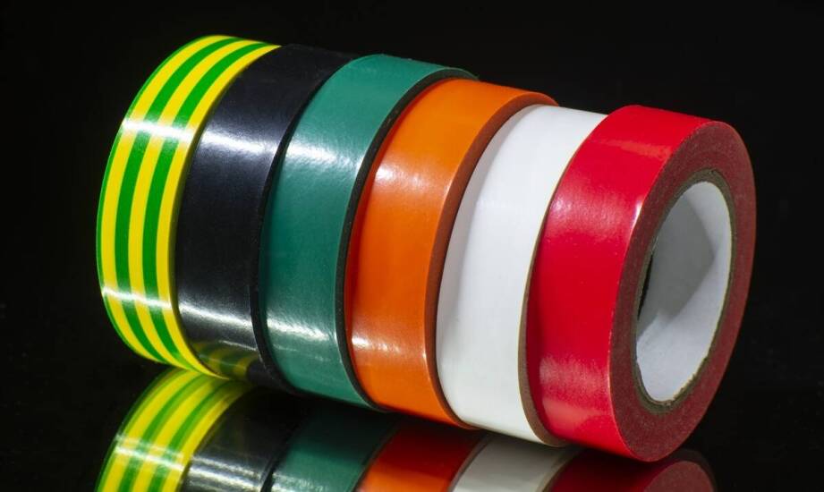 Jak dobór kleju wpływa na jakość i funkcjonalność PVC etykiet?