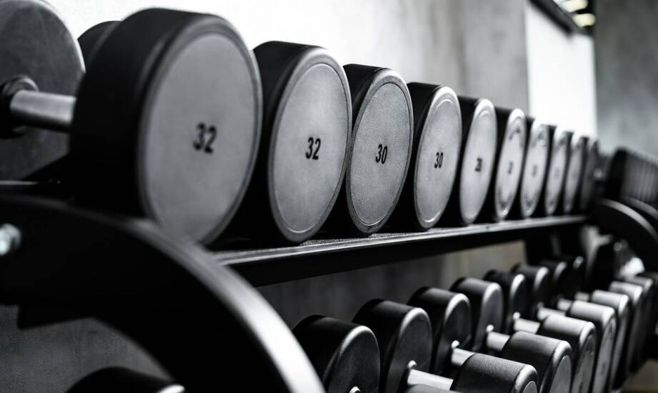 Odważniki na sztangę a rozwój siły dynamicznej – co warto wiedzieć?