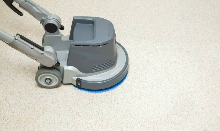 Jakie są najważniejsze kryteria przy wyborze urządzeń do prania wykładzin?