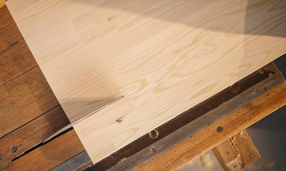 Jakie są najlepsze techniki obróbki blatów sosnowych?