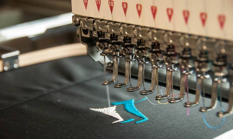 Sztandar na zamówienie dla Twojej instytucji: Kluczowe aspekty projektowania