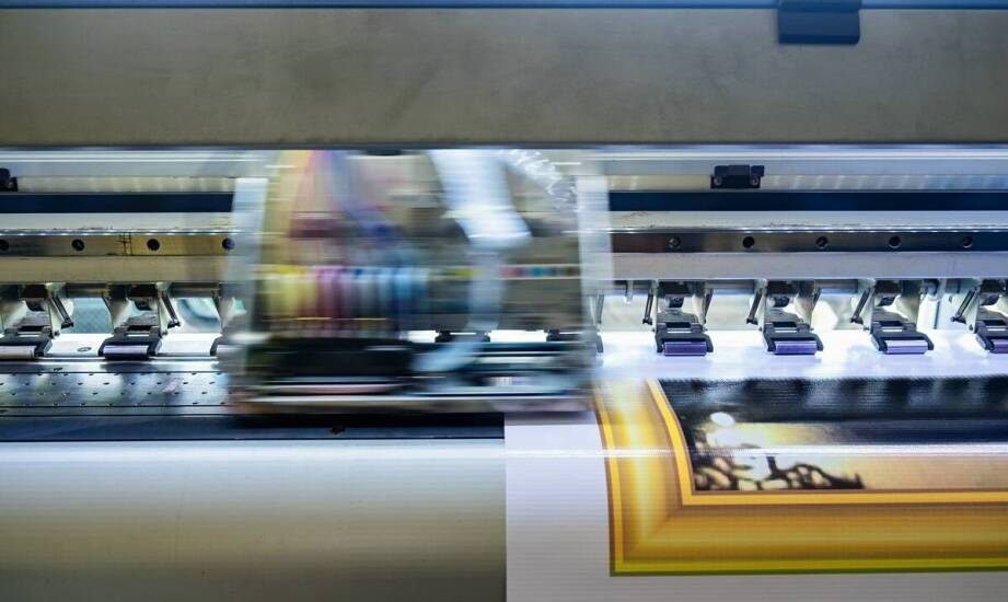 Korzyści z nowoczesnego oklejania witryn dla firm lokalnych w branży reklamowej