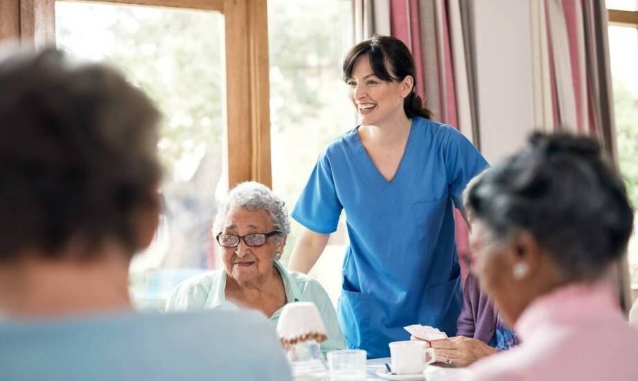 Jak domy pomocy społecznej integrują fizyczne i psychiczne potrzeby seniorów?