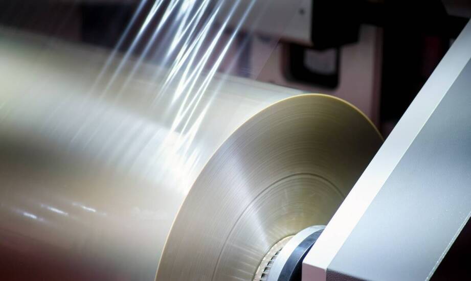 Zastosowanie włókninowej taśmy dwustronnej w produkcji opakowań jednostkowych i zbiorczych