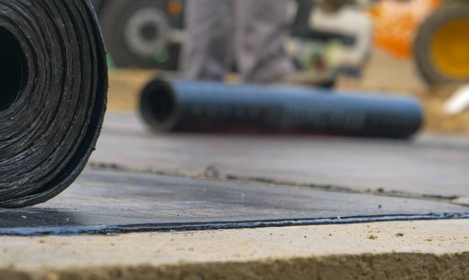 Instalacja systemów odwadniających na płaskich dachach – dlaczego warto zaufać ekspertom?