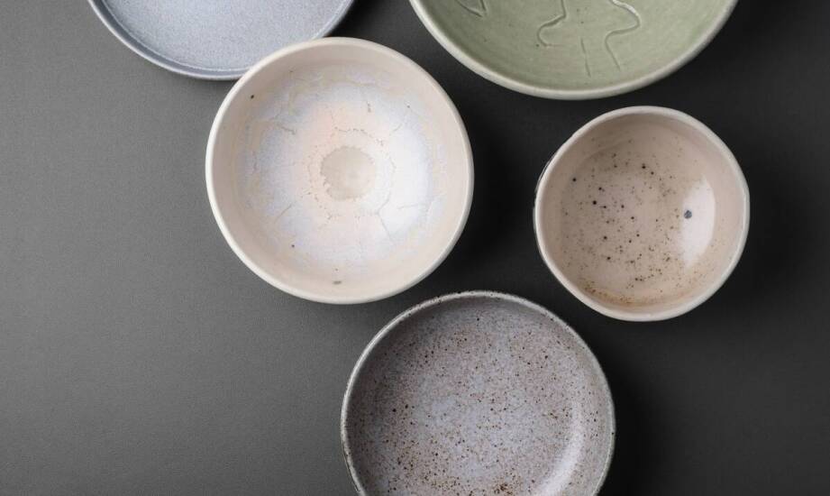 Różnorodność wzorów na beżowej ceramice – jak dopasować je do wnętrza?