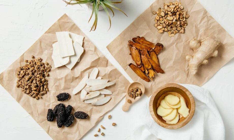 Suplementy na trawienie – co powinny zawierać, aby były skuteczne?