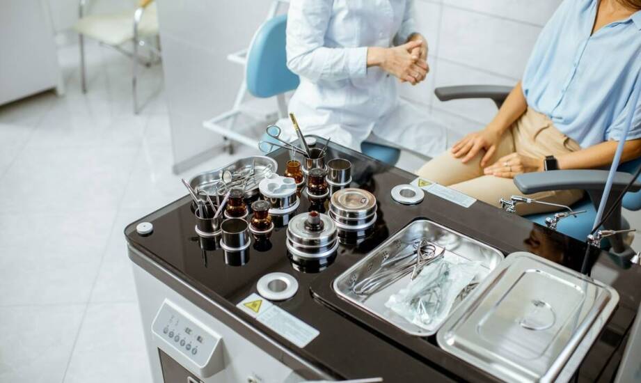 Jakie są zalety korzystania z usług stomatologa chirurga w naszej klinice?