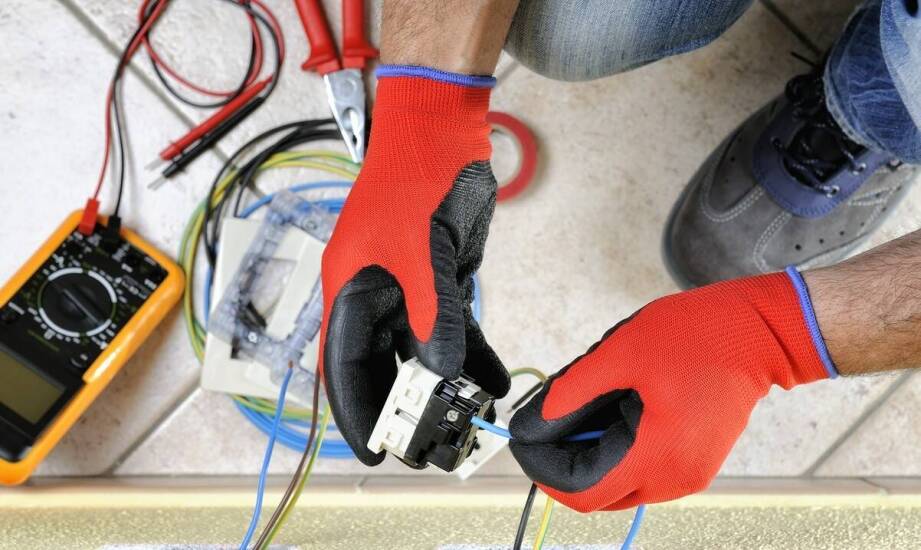Rękawice elektryczne: kluczowe aspekty bezpieczeństwa podczas pracy