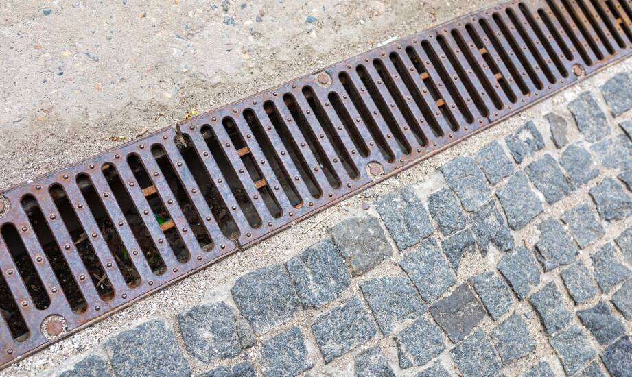 Warum sollte man lineare Entwässerungssysteme in Parkplatzprojekten verwenden?