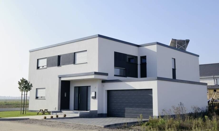 Polnische Fenster aus PCW und Aluminiumtüren – das ideale Duo für moderne Häuser