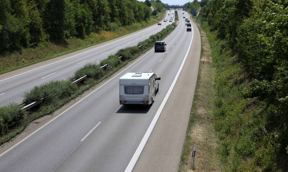 Gdzie sprawdzić aktualną sytuację drogową i zgłosić awarię na trasie?