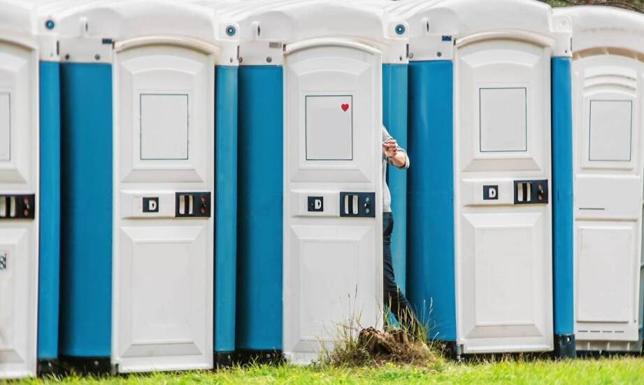 Dlaczego szybka realizacja zleceń jest ważna przy wynajmie przenośnych toalet?