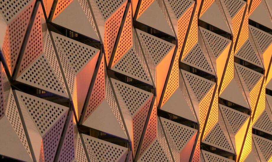 Zastosowanie cięto-tłoczonych stopni w projektach energetycznych