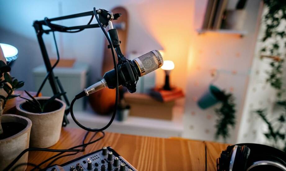 Jak dobór odpowiedniego lektora wpływa na odbiór wideo materiałów?