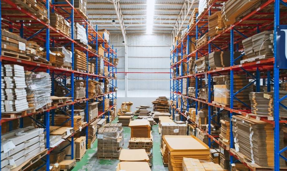 Jakie czynniki wpływają na wycenę używanych paletowych regałów?