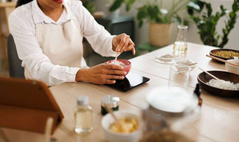 Naturalne zagęszczacze: zastosowanie suszonych wytłoków z truskawek w kuchni