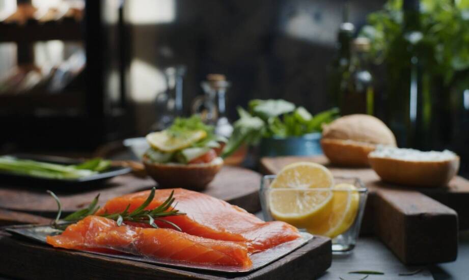 Fotografia kulinarna: jak odpowiednio dobrać oświetlenie do zdjęciowej sesji potraw?