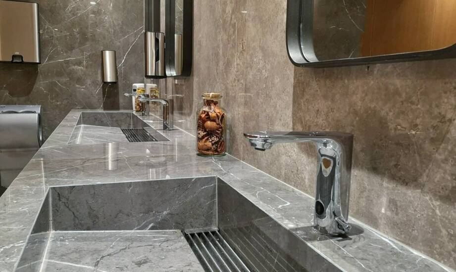 Lustro LED w łazience: jakie modele najlepiej sprawdzą się w nowoczesnych wnętrzach?