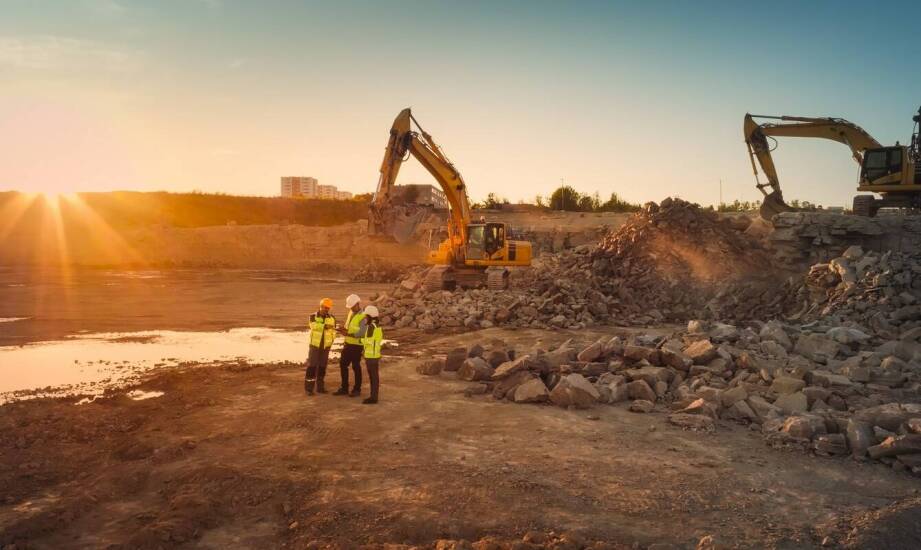 Dlaczego warto skorzystać z usług specjalistów przy odbiorze gruzu?